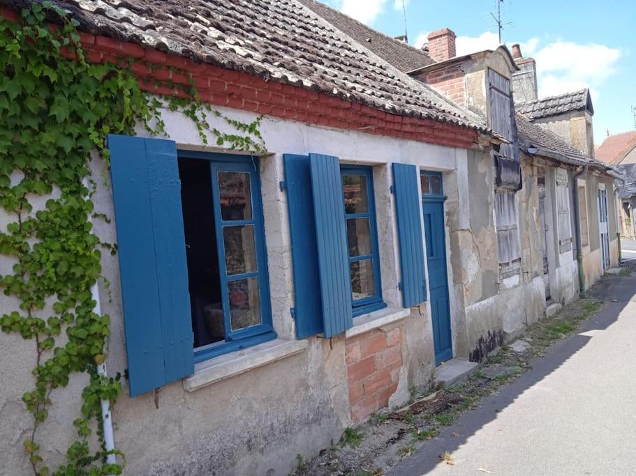 Petite Maison De Village Ygrande Buitenkant foto