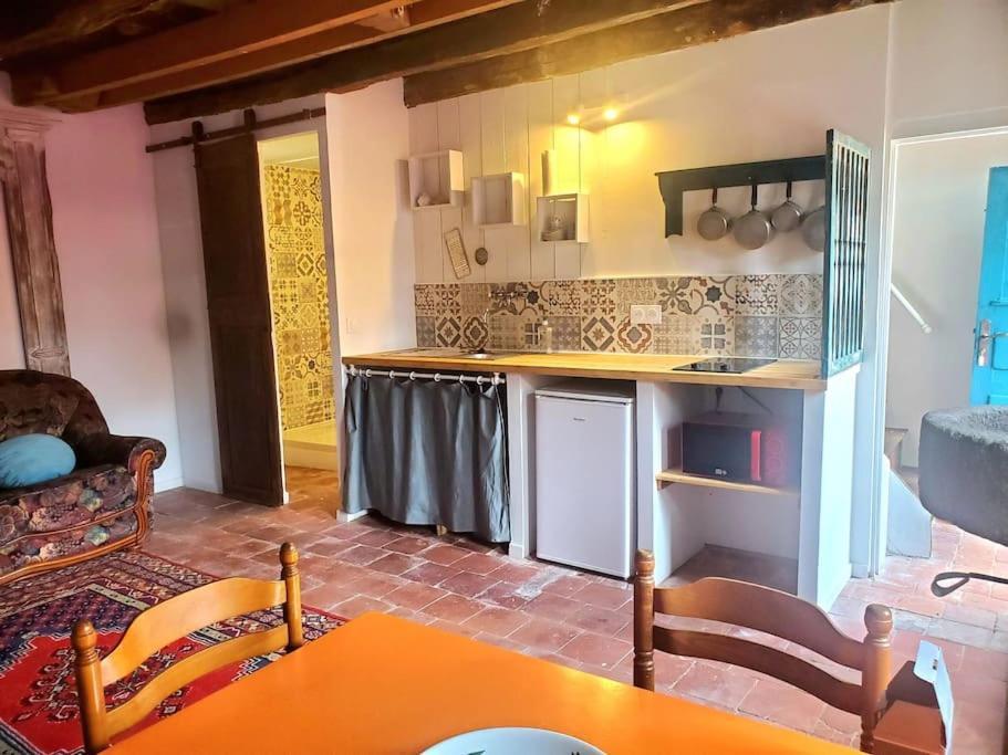 Petite Maison De Village Ygrande Buitenkant foto