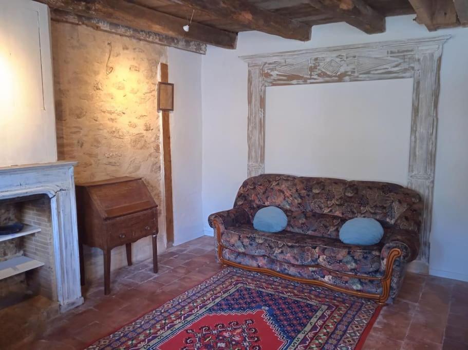Petite Maison De Village Ygrande Buitenkant foto